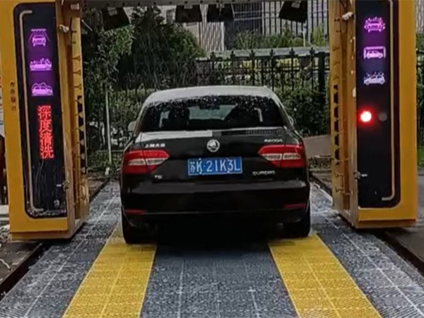 無接觸無刷龍門洗車機