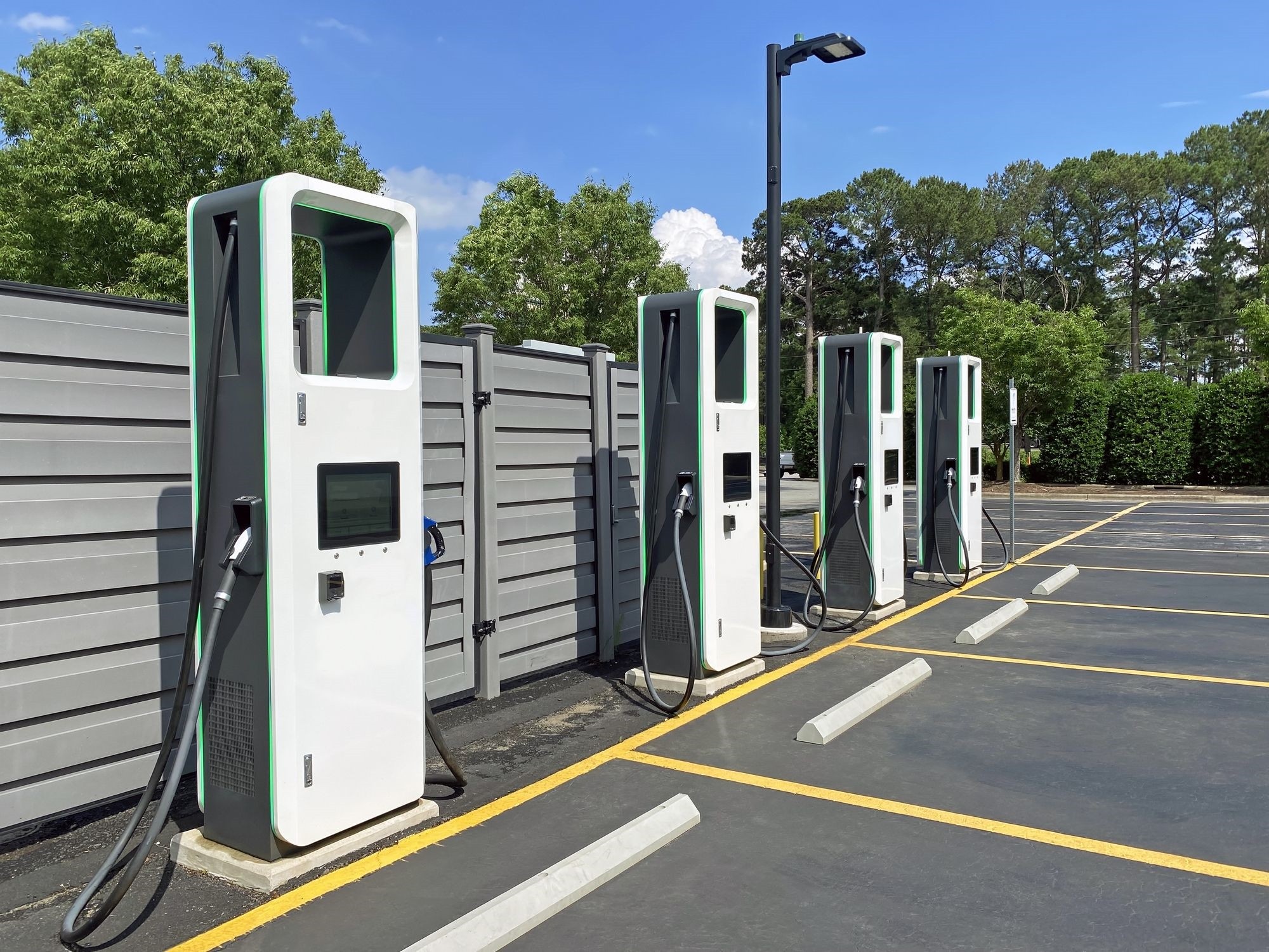 智選充電伙伴：汽車充電樁價格全面比較！