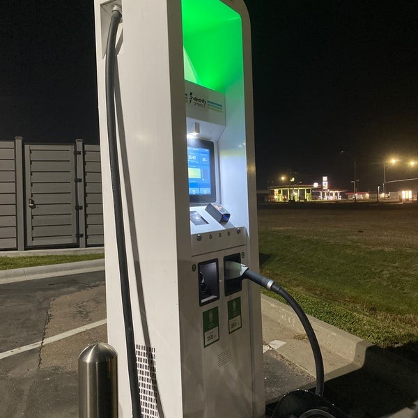 新能源充電樁加盟商提高市場(chǎng)份額的營銷策略與技巧